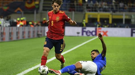 Barcelona's Gavi 'not normal' as he becomes youngest ever Spain international - boss Luis ...