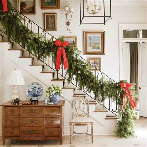 25 Most Beautiful Ways to Decorate Your Staircase for Christmas