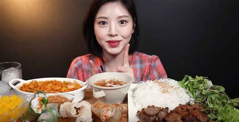 Mukbang - The Latest Viral Korean Food Trend | KoreaTravelPost