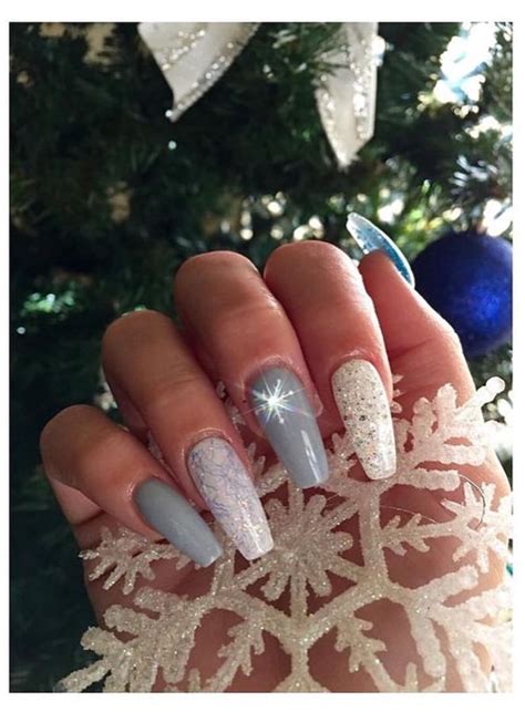 26 Simple Yet Chic Acrylic Nail Designs For Christmas 2022 - The Glossychic