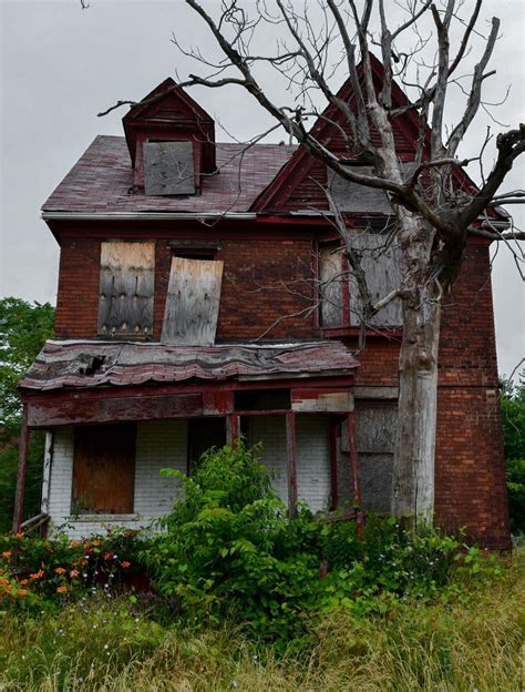 There are 22,000 abandoned houses in Detroit. This is one of them… : r ...