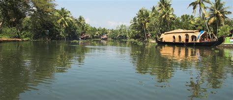 Munnar - Thekkady - Alleppey HouseBoat Tour Package