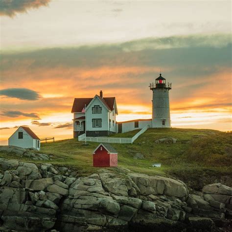 Nubble Lighthouse in York, Maine : r/LighthousePorn