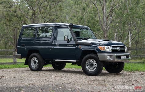 Video: 2018-2019 Toyota LandCruiser 78 Series – Detailed review ...