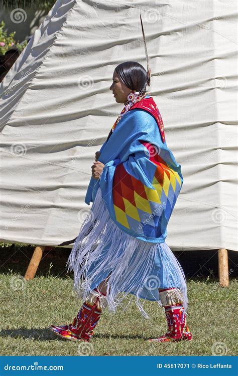 Fancy Shawl Dancer editorial photo. Image of native, pole - 45617071