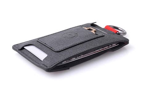 The Dango S1 Stealth Wallet Is a Slimline, Yet Versatile Card Wallet