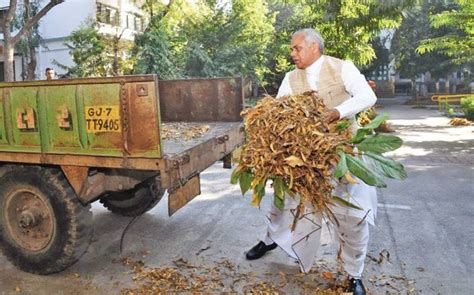 Governor Acharya Devvrat undertakes cleanliness drive at Gujarat ...