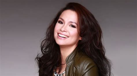 20 Famous Filipino Singers - Singersroom.com