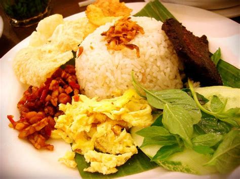 RESEP DAN CARA MEMBUAT NASI UDUK ENAK DAN KOMPLIT KHAS BETAWI