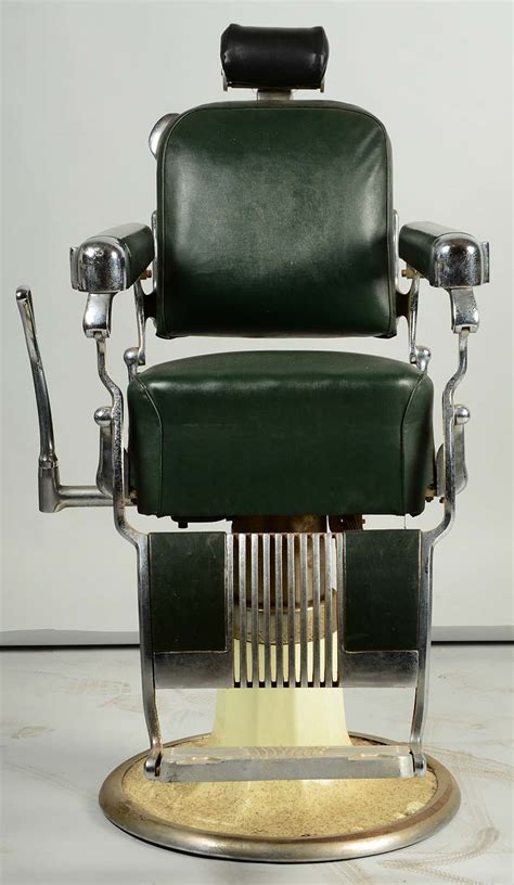 Lot Detail - VINTAGE BELMONT BARBER CHAIR.