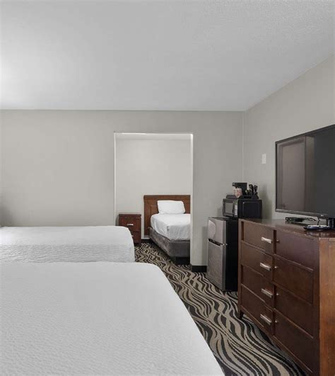 Affordable Hotel Guest Rooms in Astoria, OR at Astoria Rivershore Motel