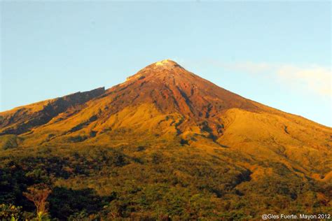 Explore.Dream.Discover: Trekking Mt. Mayon (via New Trail)