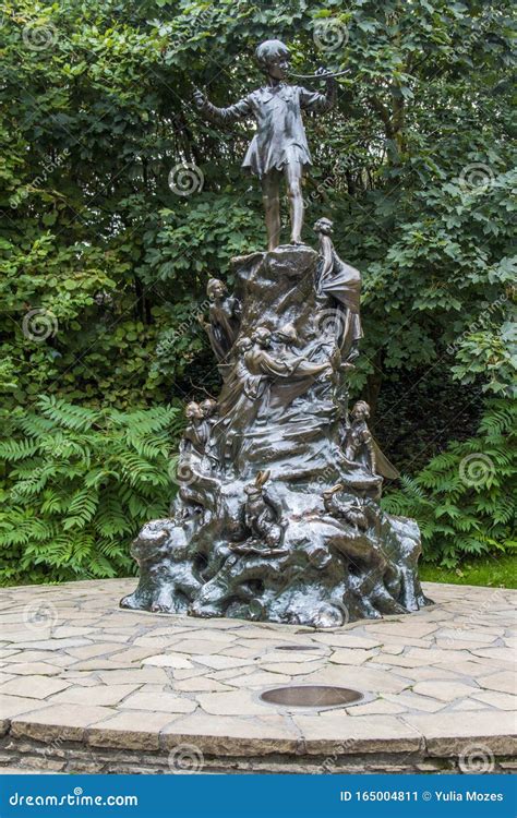 The Peter Pan Statue in Kensington Gardens Editorial Photo - Image of story, royal: 165004811