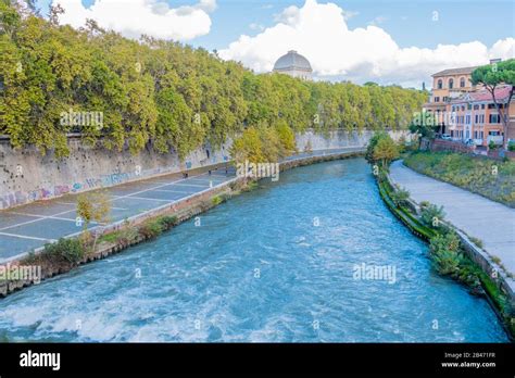 River Tiber, Rome, Italy Stock Photo - Alamy