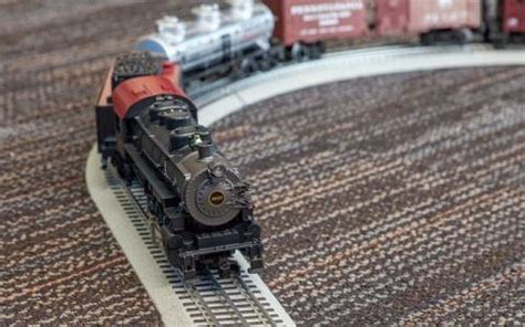 Lionel Pennsylvania Flyer LionChief Review - Pros, Cons and Verdict ...