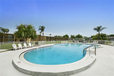 Howard Johnson by Wyndham Winter Haven FL | Winter Haven, FL Hotels