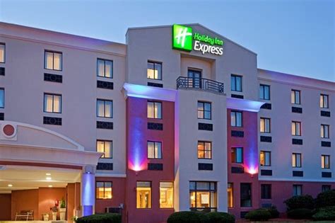 Holiday Inn Express Saugus (Logan Airport) - UPDATED 2017 Prices & Hotel Reviews (MA) - TripAdvisor