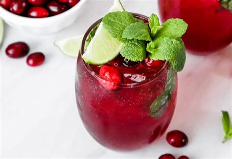 15 Must-Try White Wine Cocktail Recipes (+ Best Wines To Use)