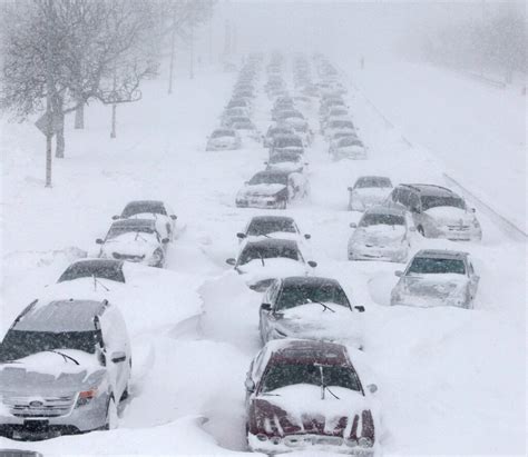 Chicago's 2011 "Groundhog Day" Blizzard: ~20.2 inches shuts down Lake Shore Drive : chicago