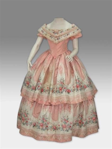 vestido mediados del siglo XIX Evening Formal, Evening Dresses, Body Skirt, 1850s Fashion ...