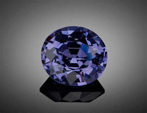 Bonhams : Exceptional Color-Change Spinel