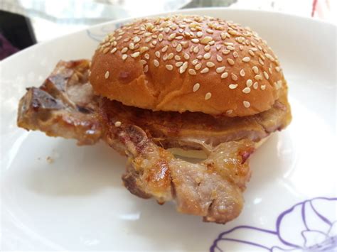 Locky's English Playground: Cooking: Locky's Home-made Pork Chop Bun