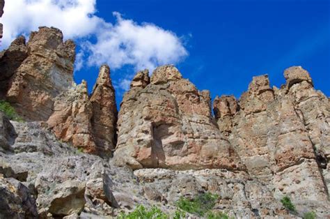 File:View to the Palisades, Clarno Unit, John Day Fossil Beds N.M..jpg - Hiking in Portland ...