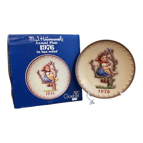 Goebel Apple Tree Girl 1976 Hummel Bas Relief Plate Wall Accent With ...