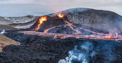 Reykjavik: Guided Active Volcano Hike in Reykjanes Peninsula | GetYourGuide