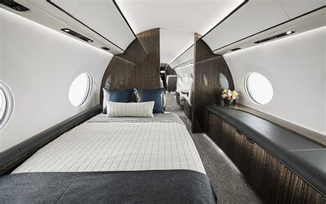 Gulfstream G700 voa com interior que inclui chuveiro e suíte