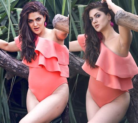 Bollwyood actress model Sakshi Chaudhary sexy hot images