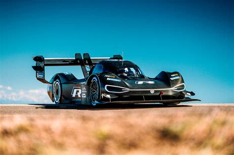 VW I.D. R electric racecar finishes first Pikes Peak tests - CNET