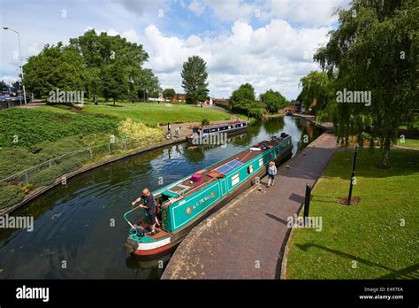 Wolverhampton canal hi-res stock photography and images - Alamy