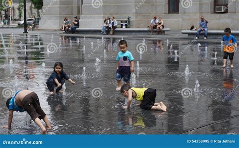 Fountain at Dilworth Park in Philadelphia Editorial Image - Image of ...