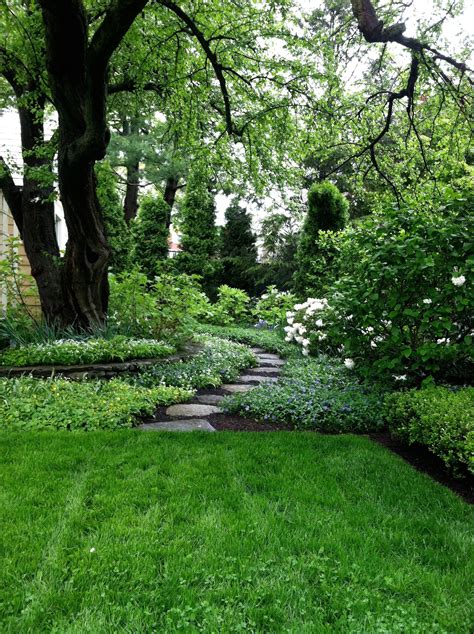 A perfectly manicured garden. | Shade garden, Beautiful gardens, Woodland garden