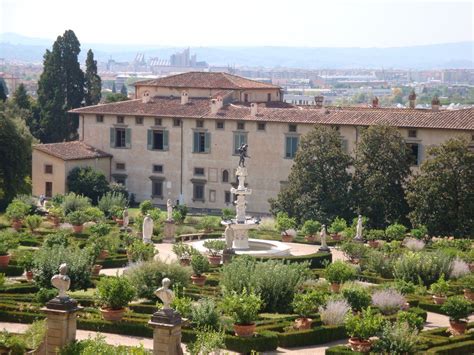 Guided Tours of the Medici Family Villas In Tuscany