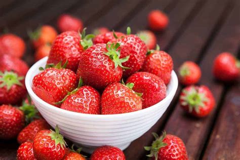 How much Whole or Chopped Strawberries are in a Pound?