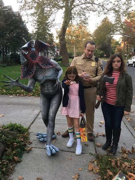 Stranger Things family Halloween costume - 9GAG