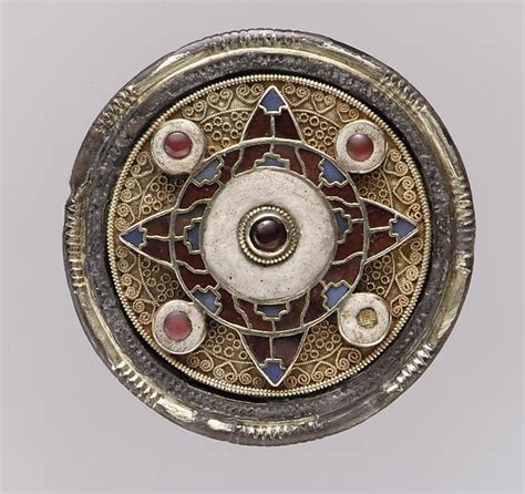 daily timewaster: Anglo-Saxon disc brooch Made in Faversham, Kent, early 7th century