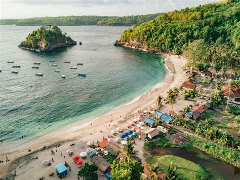 Indahnya Pantai Crystal Bay Nusa Penida - Jukung Cottage