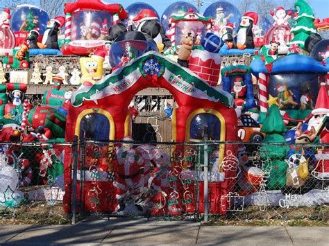 Here Are The Most Over-The-Top Christmas Lawn Decorations On The ...