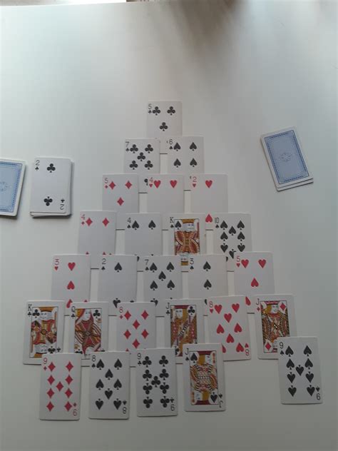 How to Play Pyramid Solitaire with Cards?