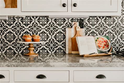 Kitchen Backsplash Installation With Floor & Decor - House Becomes Home Interiors