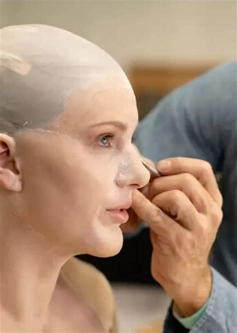 Taylor Swift's makeup artist shows how he created her incredible ...