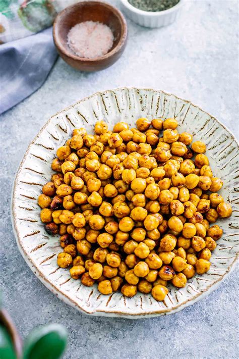 Sweet and Spicy Roasted Chickpeas ⋆ Oil-Free, Vegan, 30 Minutes!