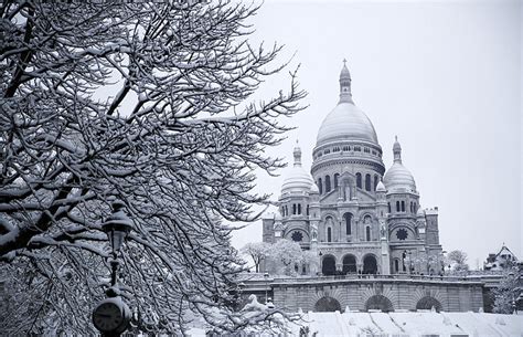 Paris Transforms Into A Beautiful Winter Wonderland After Heavy Snowfall Hits The City Of Love ...