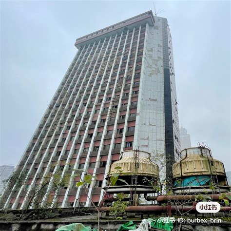 Skyscraper Built in 1980s - Abandoned Since 2006 - Chongqing, China [OC ...