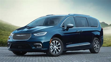 Chrysler Pacifica Hybrid News and Reviews | Motor1.com