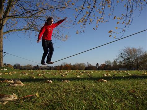 Slacklining - Wikipedia