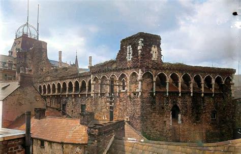 Just discovered a picture of Swansea Castle before the Blitz ...